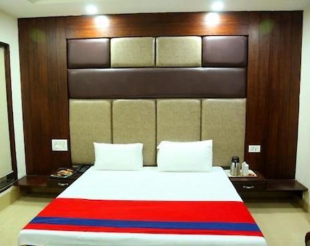 Hotel Ng Paradise Jagādhri Kültér fotó