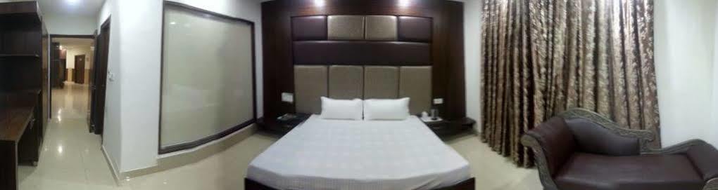 Hotel Ng Paradise Jagādhri Kültér fotó